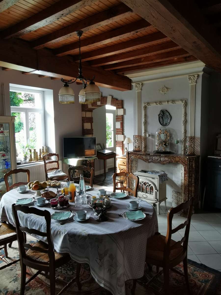 Salle des petits dejeuners ferme des 2 tilleuls